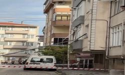 Küçükçekmece’de aydınlatma direği eve girdi