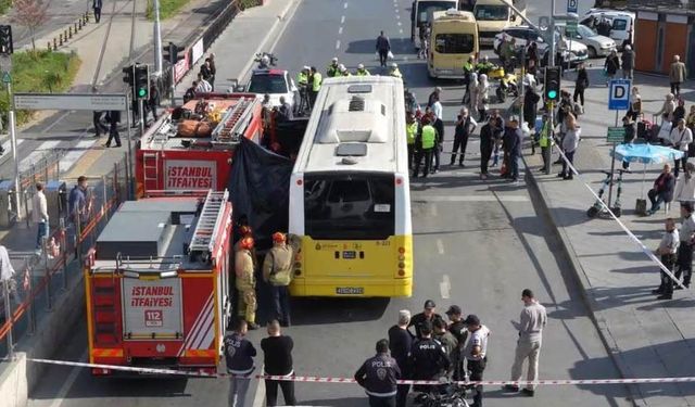 İstanbul'da korkunç kaza! İETT otobüsünün çarptığı kadın hayatını kaybetti